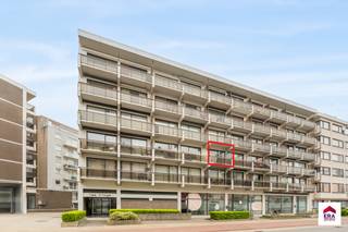 <p>Te koop: appartement in het centrum van Koksijde, op korte afstand van zee, duinen en openbaar vervoer.</p>
<p> </p>
<p>Dit appartement, gebouwd in 1976, biedt een uitstekende basis om volledig naar eigen smaak te renoveren. De ligging is centraal, waardoor winkels, horeca en het strand vlot bereikbaar zijn. Het zongerichte terras vormt een heerlijke plek om te ontspannen en te genieten van de omgeving. Dankzij de indeling en het potentieel is dit een ideale kans voor wie op zoek is naar een eigen stek aan de kust.</p>
<p> </p>
<p>Belangrijkste ruimtes:<br />• Living met toegang tot het terras en veel natuurlijke lichtinval.<br />• Badkamer met basisvoorzieningen.<br />• Inkomhal met directe toegang tot de leefruimte.<br />• Zongericht terras, ideaal voor buitenmomenten.</p>
<p> </p>
<p>Troeven:<br />• Zongericht terras.<br />• Centraal gelegen in Koksijde.<br />• Te renoveren naar eigen smaak.</p>
<p> </p>
<p>Neem vandaag nog contact op met je ERA-makelaar voor een bezoek.<br />058 51 23 23 of op christian@eraservimo.be</p>
<p> </p>
<p>JOUW DROOMAPPARTEMENT. ZO GEVONDEN!</p>