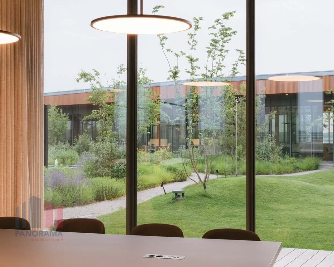 20 ateliers à un emplacement de choix dans le centre d'affaires The Yard, près de l'E40 - photo 2