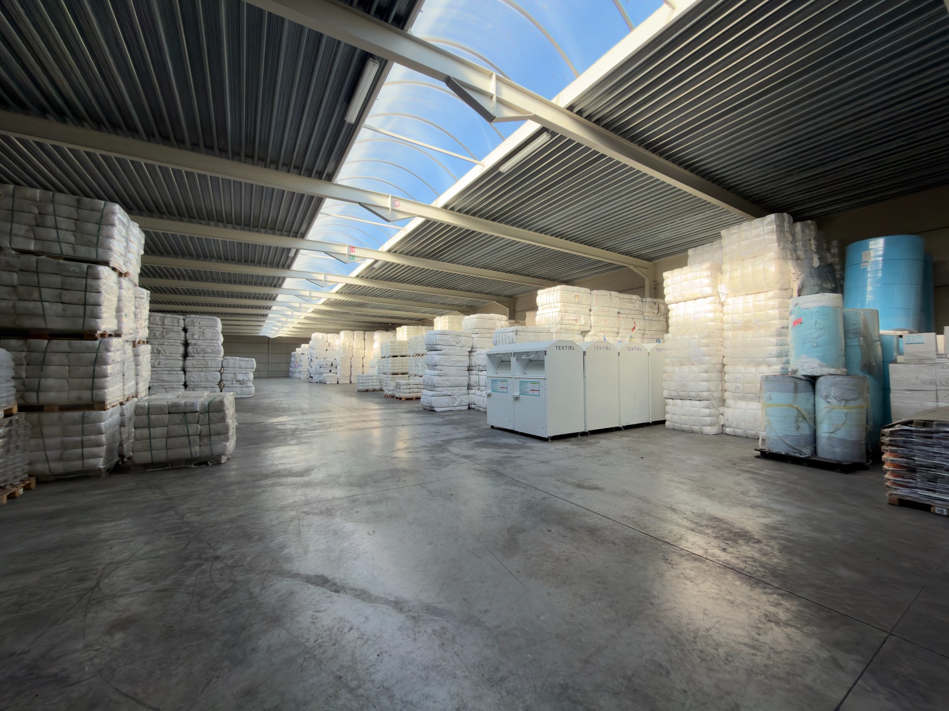 Bedrijfsgebouwen 3.150m² op een perceel van 6.021m² in de IZ te Deinze - foto 2