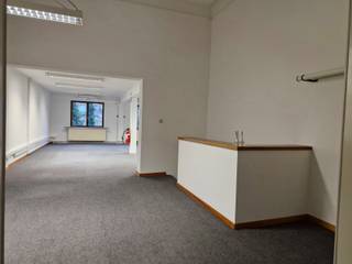 Op zoek naar een inspirerende werkplek op een toplocatie? Deze stijlvolle kantoorruimte, verdeeld over drie verdiepingen met een totale...