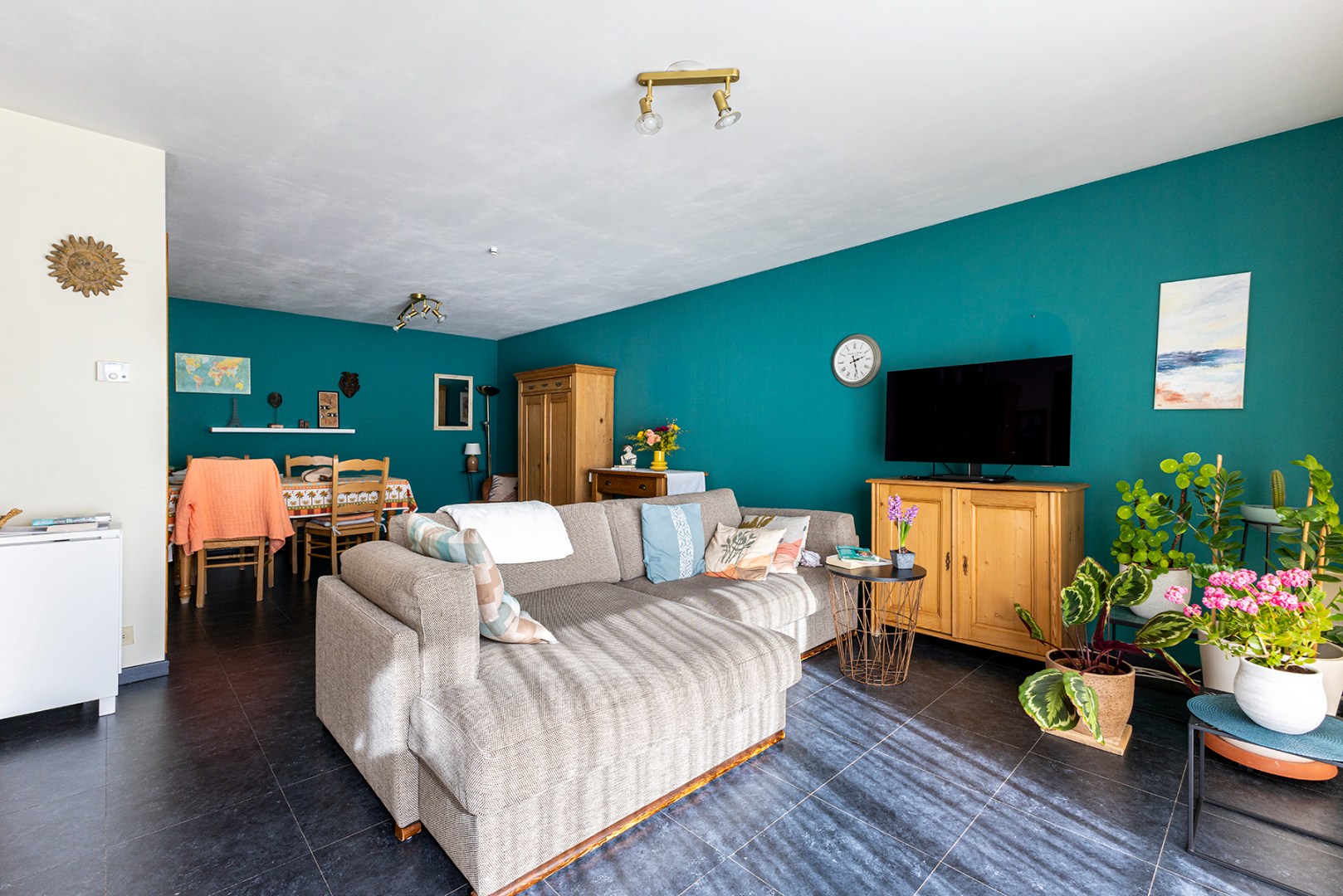 Instapklaar 2-slaapkamer appartement met 2 terrassen en garagebox! - foto 1