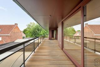 Eigendom bestaande uit 3 appartementen. Mogelijkheid bijkopen extra garages. Strategische ligging, veel potentieel!!Bezoek na afspraak met IMMO...