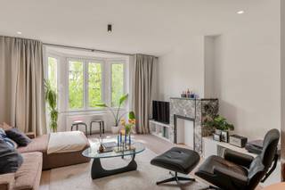 Piekfijn en lichtrijk wonen in een straat die leeft In de Kerkstraat woon je midden in dat ritme, met buurtwinkels, horeca en het Laar vlakbij - waar...