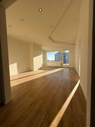 DOE EEN BOD! Goed gelegen appartement met 2 slaapkamers te hart van Tienen.Dit ruim en lichtrijk ,recent gerenoveerd appartement bevindt zich op...