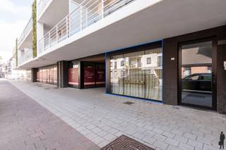Handelspand te huur van 70 m² op een topligging in Merksplas.Bent u op zoek naar een instapklaar handelspand op een zichtbare locatie? Dit...