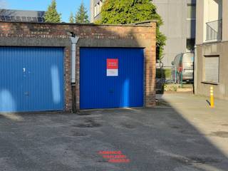 Deze afgesloten garagebox bevindt zich op wandelafstand van het station aan de achterzijde van de Residentie " San Michele ". Afmetingen 6.75 X 2.85...