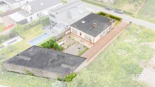 Op een rustige locatie aan de rand van De Pinte bevindt zich deze te renoveren bungalow, die verrassend veel ruimte en mogelijkheden biedt. Er...