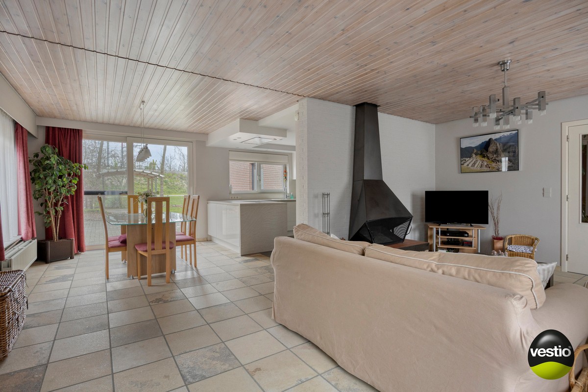 Gelijkvloerse woning met 3 slaapkamers, zonnepanelen en tuin op residentiële, rustige ligging. - foto 4