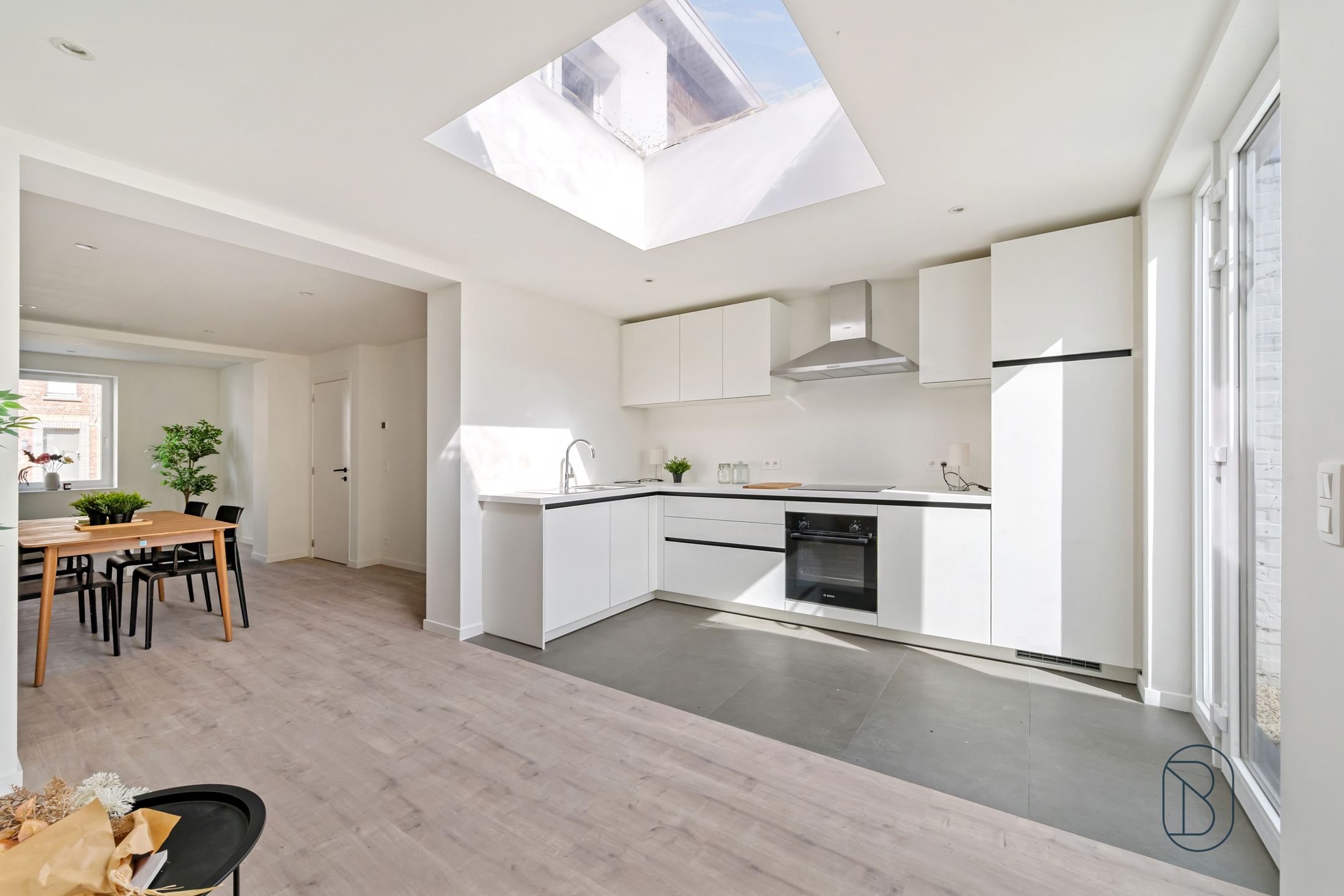 Goedgelegen gerenoveerde woning met tuin en 3 slaapkamers! - foto 4