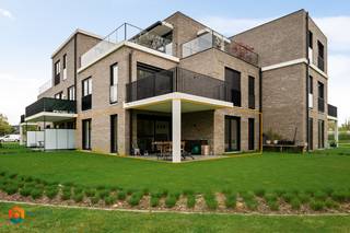 Op een unieke locatie te Heist-op-den-Berg bevindt zich dit nieuwbouw gelijkvloers appartement (BEN) met 2 slaapkamers en ruime zuid-gerichte tuin...