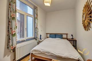 Gelegen in het hart van de Zavel, in een rustige autovrije straat met kasseien, bevindt dit appartement van 45 m² zich op de 2e verdieping van...