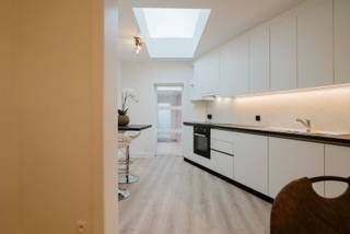 Deze charmante woning, op wandelafstand van het centrum van Harelbeke en het natuurdomein De Gavers, werd zopas volledig vernieuwd. Van...