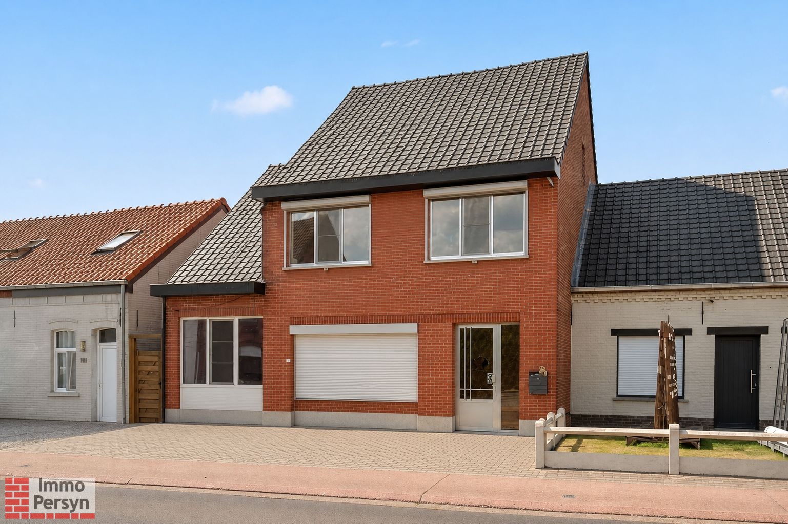 Ruime af te werken woning met nieuw dak, vernieuwde elektriciteit en diepe tuin (EPC D) - foto 1