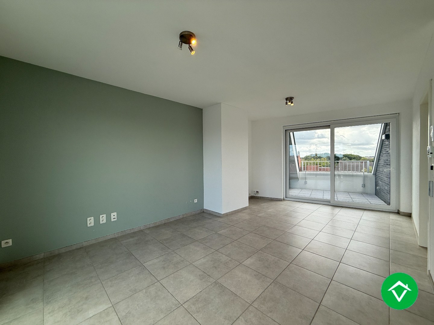 Prachtig dakappartement met twee slaapkamers, garage en twee terrassen met fenomenaal uitzicht te Roeselare - foto 3