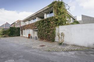 House layout: Ground floor: - spacious entrance hall- ground floor space that is currently used as a bedroom/studio (potential for a practice...