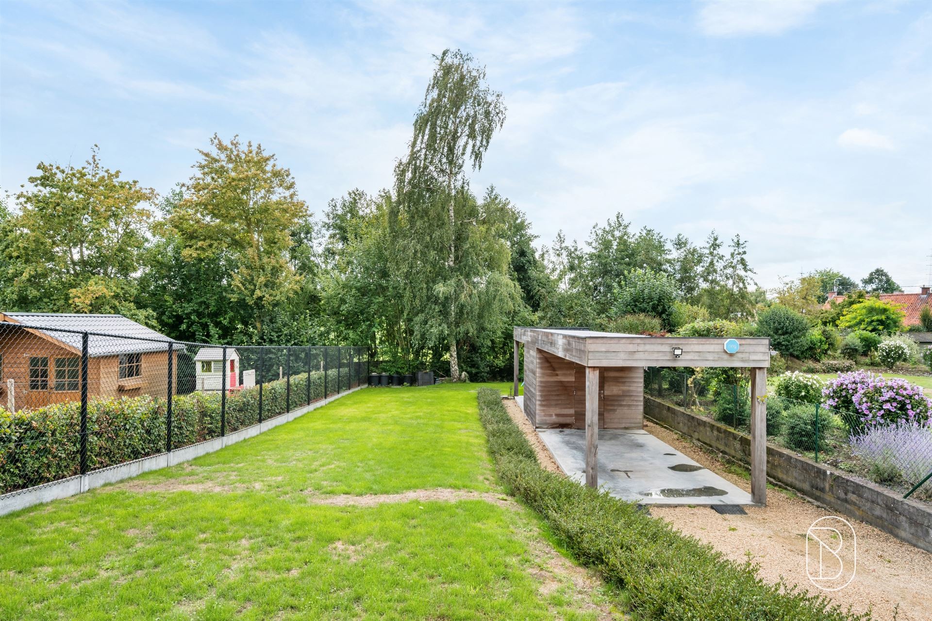 Recente halfopen bebouwing met 3 slpk, carport en tuin - foto 3