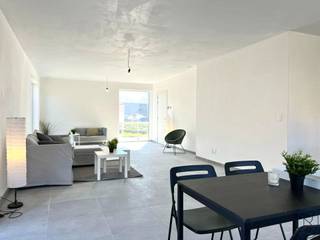 En cours d'achèvement et donc bientôt habitables : 2 belles maisons familiales avec terrasse et carport, spacieusement situées à proximité d'un...