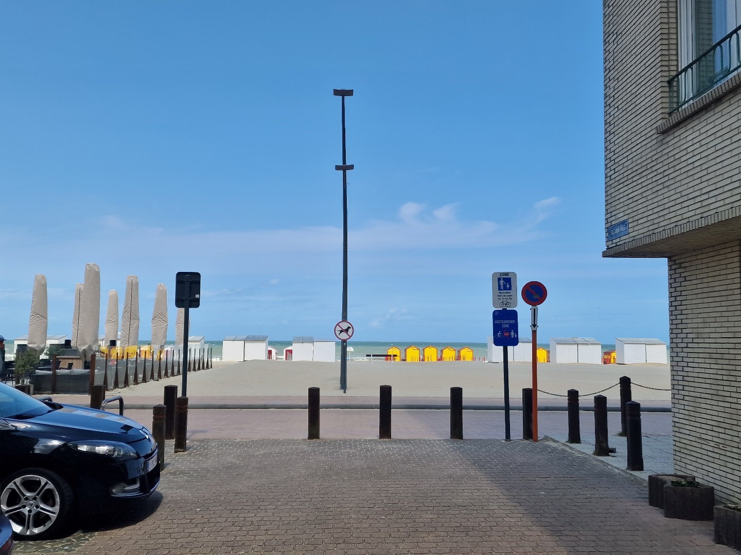 INSTAPKLAAR &amp; GEZELLIG 2 SLAAPKAMER APPARTEMENT MET ZIJDELINGS ZEEZICHT GELEGEN OP EEN BOOGSCHEUT VAN HET STRAND EN HET CENTRUM VAN DE PANNE - foto 2