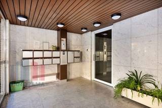 Immeuble de bureaux stratégiquement situé à la frontière de Molenbeek-Saint-Jean et de Dilbeek, à quelques centaines de mètres du Ring. L'immeuble...