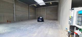 PLUSPUNTEN:+ Volledig nieuw+ Gunstig gelegenCasco KMO-unit C0016 van 221m² met 3 privatieve parkeerplaatsen strategisch gelegen in de...