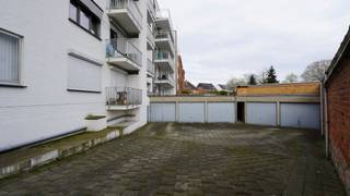Deze garagebox (nr 13) is ideaal voor het veilig opbergen van uw voertuig of andere waardevolle spullen. De garage beschikt over een...