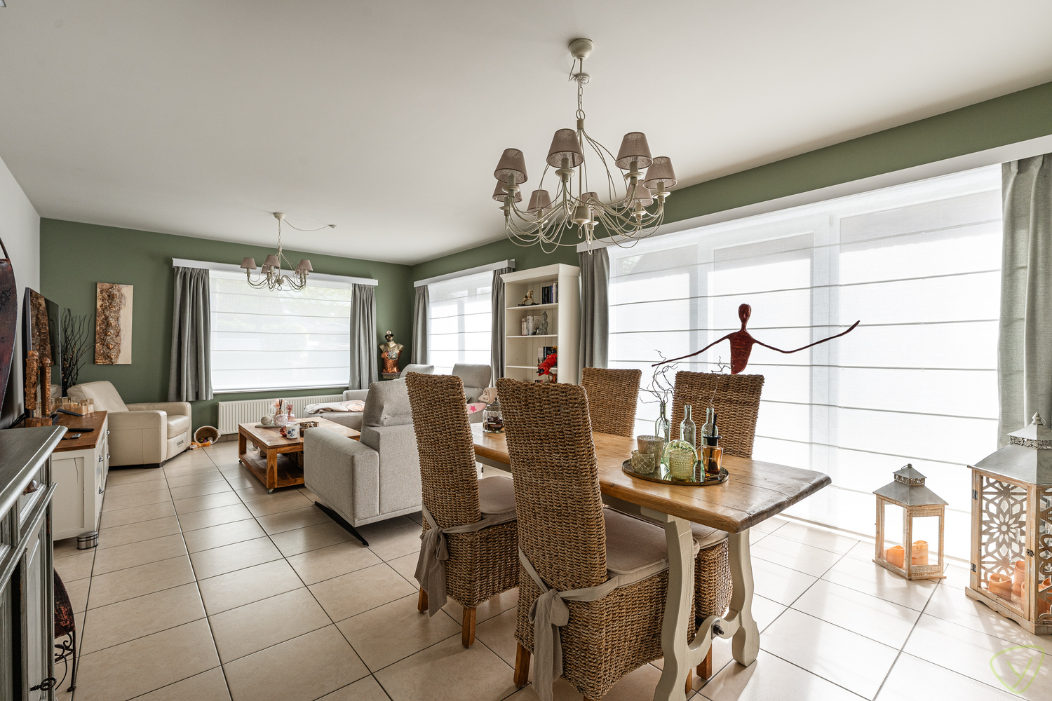 Lichtrijke instpaklare woning te Wondelgem in een residentiële omgeving. - foto 5
