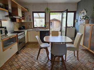 Mobiscore: 9,3! Een super gezellige woning met drie slaapkamers en zonneterras op enkele stappen van de Smedenpoort, station, 't Zand,...