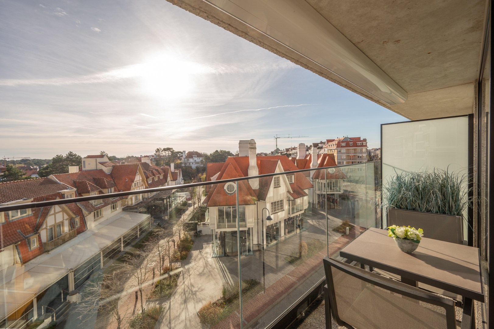 Emplacement de premier choix au Zoute : appartement rénové entre la place Albert et la place du Triangle. - photo 4