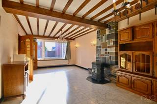 <p>Deze charmante halfopen bebouwing, is gelegen aan de Schoorbroekstraat in het rustige Velm. Met een perceel van maar liefst 9a53ca en een bewoonbare opperlvakte van meer dan 170m<sup>2</sup> biedt dit huis een zee van ruimte en mogelijkheden. De woning werd gebouwd in 1962, heeft zijn karakter behouden en biedt u tal van opties om het verdere interieur naar eigen smaak te renoveren.<br /><br />We betreden de woning via de ruime uitnodigende inkomhal met open trap richting de kelder en de eerste verdieping. Het gelijkvloers is voorzien van een grote leefruimte met zithoek en eetkamer, tevens een keuken met uitzicht op de tuin, een achterinkomhal, een grote berging/bijkeuken en een ruime wasplaats. <br /><br />Op de eerste verdieping vinden we drie grote slaapkamers, en een badkamer met douche en lavabo. De uitschuifbare trap in de nachthal, geeft ons toegang tot de zolder (56m<sup>2</sup>). Deze kan mits het plaatsen van een vaste trap, voor extra uitbreidingsmogelijkheden zorgen.<br /><br />Buitenshuis vinden we een grote garage en een aparte vergunde stockageruimte van maar liefst 100m<sup>2</sup>. De grote zijdelingse tuin langs het huis biedt ruimte voor buitenplezier en eventuele tuininrichting, en nodigt uit tot het creëren van uw persoonlijke buitenparadijs of kan zorgen voor andere bouwplannen. Dit is de plek waar u uw woonwensen kunt realiseren en samen met uw gezin kunt genieten van een fijne, rustige omgeving.<br /><br />Wenst u een bezoek? Aarzel niet en bel ons snel op 011 70 70 19.</p>
