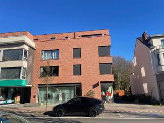 DAKAPPARTEMENTDakappartement met twee terrassen in het centrum van Westmalle. Beschr: inkom, apart toilet, berging, woonkamer met open keuken, twee...