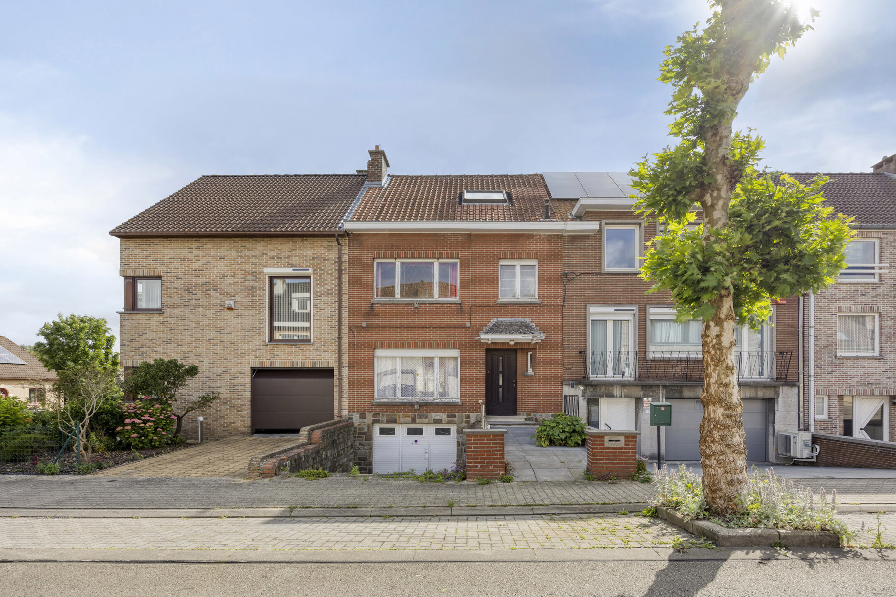 House for sale in Sint-Pieters-Leeuw with 4 bedrooms - photo 1