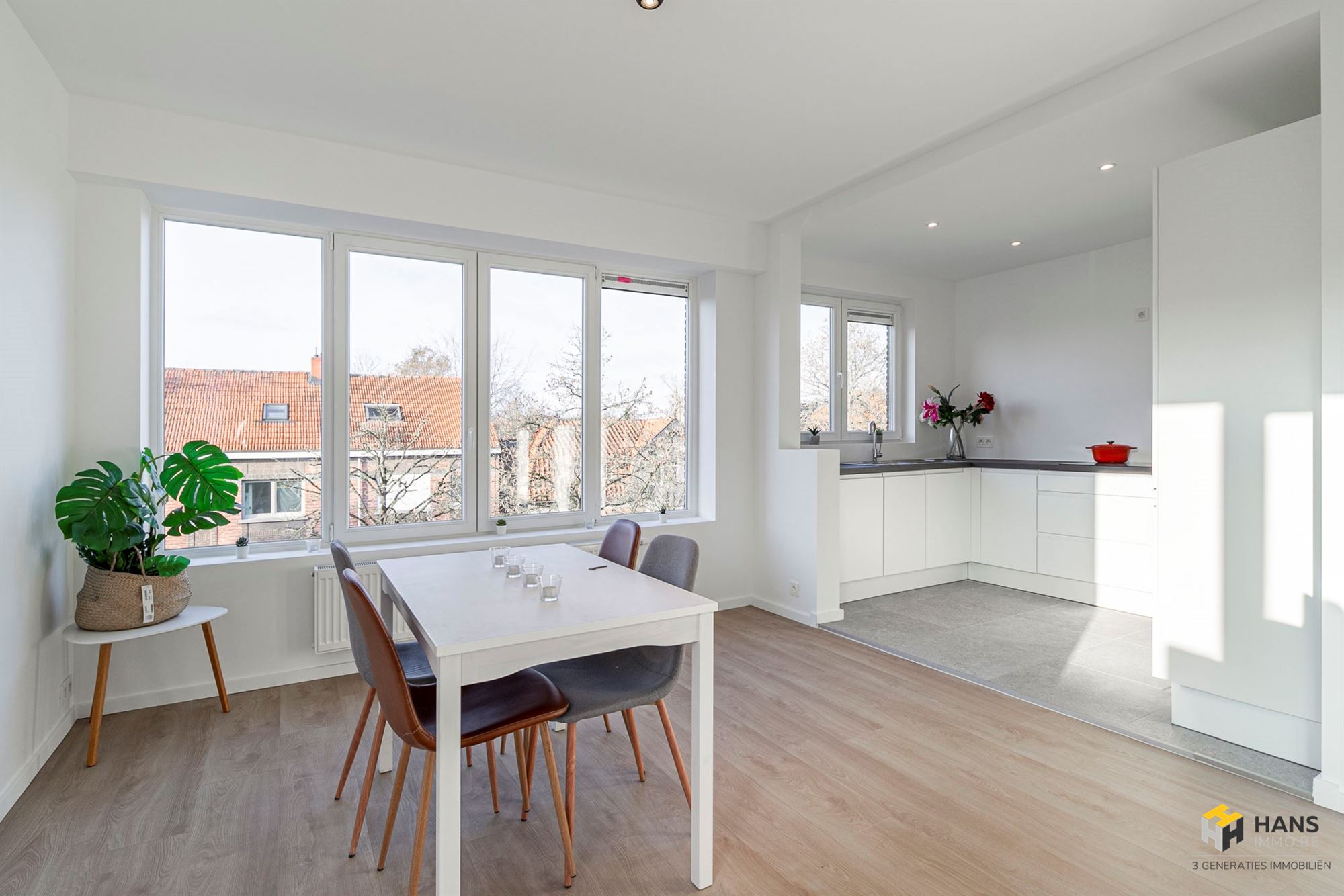 Gerenoveerd hoekappartement (92 m²) met 3 slaapkamers en garage in Ekeren. - foto 2