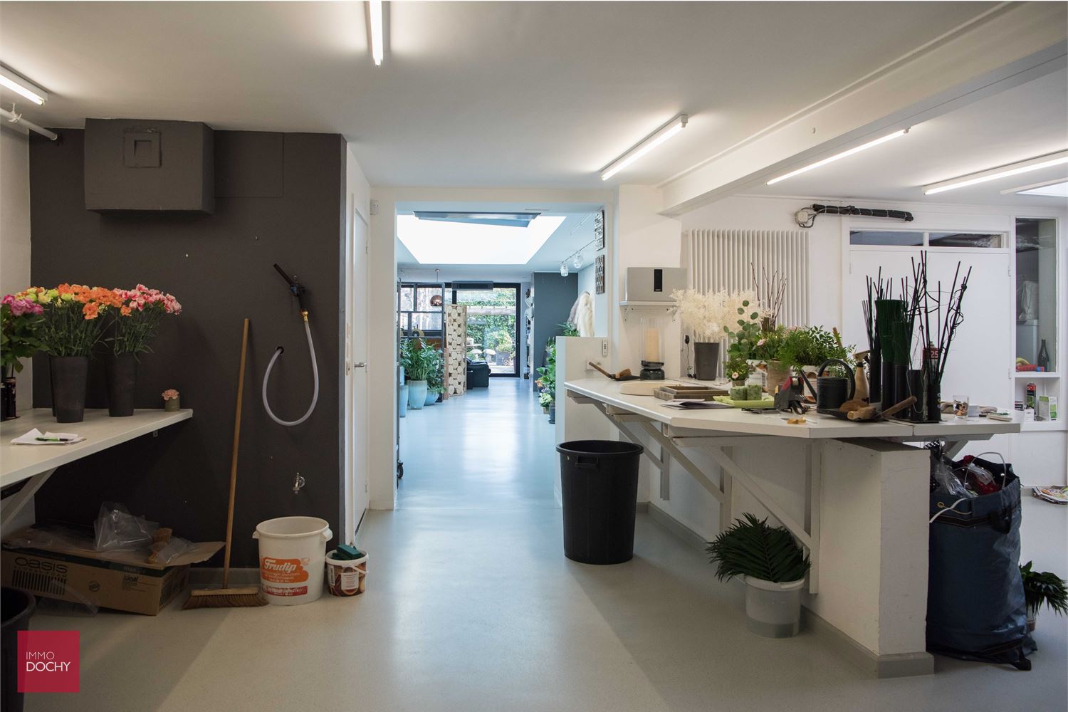 Zeer goed gelegen handelshuis met woonst en grond - foto 5