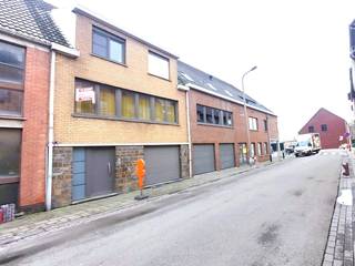 Deze bel-étagewoning geniet van een uiterst centrale ligging in Bredene-Dorp,op korte afstand van openbaar vervoer, winkels en scholen.Slecht op 2km...