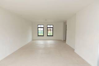 LANDELIJKE HUURWONING MET 3 SLKS, CARPORT + TUIN Hof van Sprolant is een rustige woonbuurt gelegen in het landelijke Broekom nabij Tongeren-Borgloon...