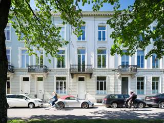 Coupure Links - Instapklare en karaktervolle herenwoning met kantoorverdieping en buitenruimte. Deze herenwoning, met een bruto vloeroppervlakte van...