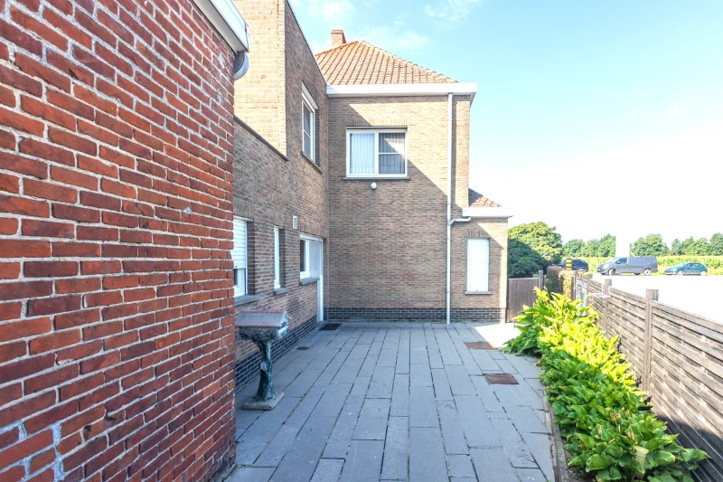 Open bebouwing met 4 slaapkamers en 2 garages - foto 5