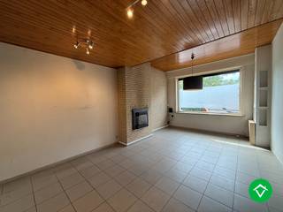 Deze woning is gelegen op een uiterst centrale ligging kortbij de winkelstraten, het Geitenpark en nog veel meer!De indeling is als volgt: inkomhal -...