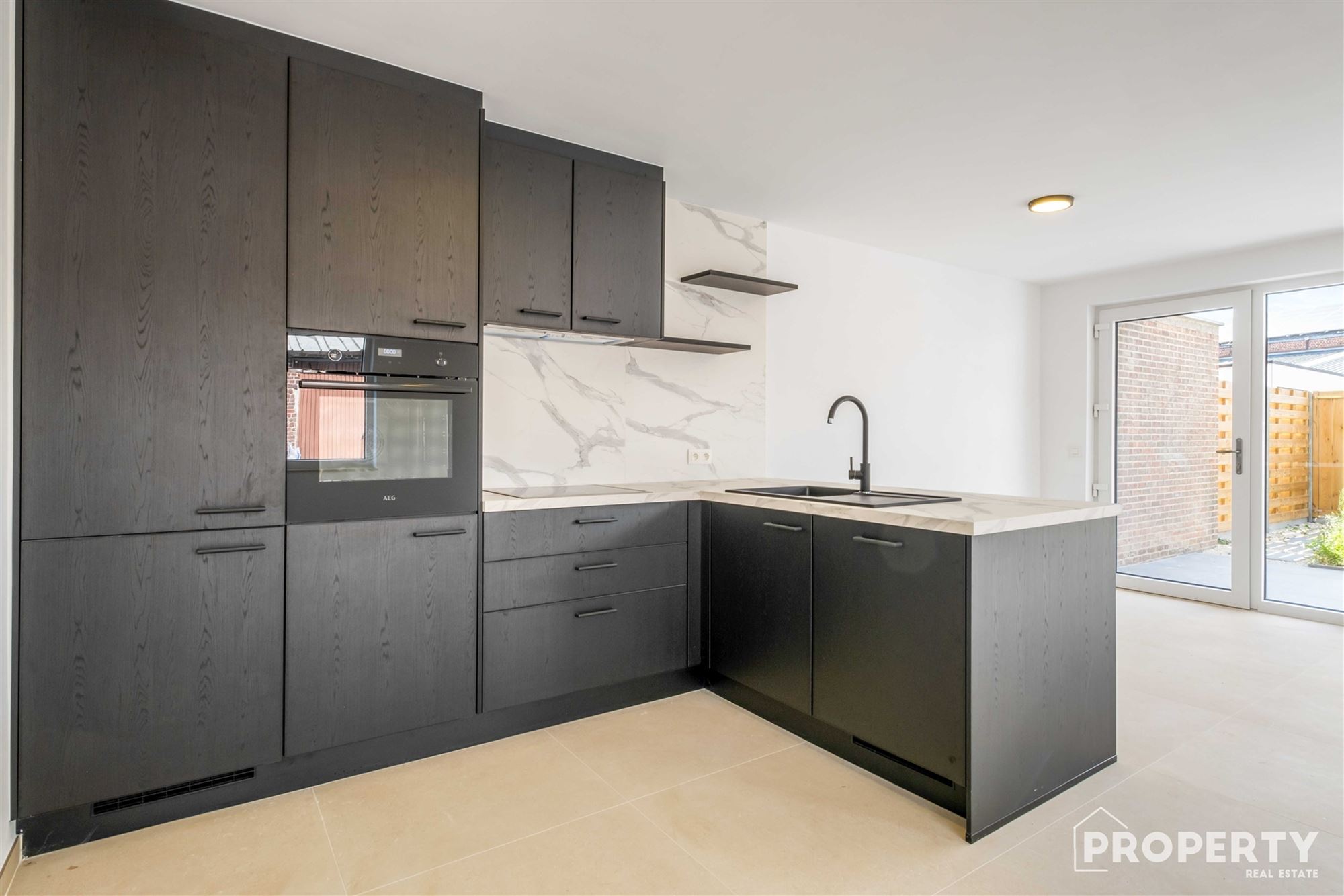 Instapklaar appartement met tuin en uitweg - foto 2