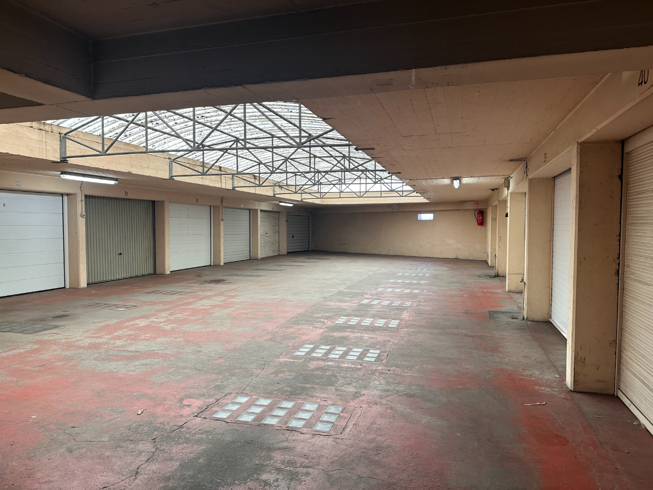 Gesloten garagebox in centrum - photo 3