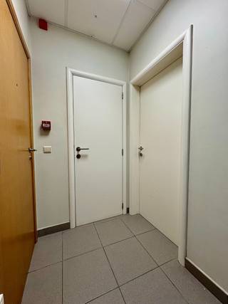 Toplocatie in het centrum van Heestert! Op een uitstekende commerciële ligging bieden wij dit lichtrijke, ruime en veelzijdige handelspand aan,...