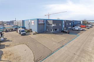 TE HUUR: Ruim kantoorgebouw met magazijn te Houthalen-Helchteren!  Dit recent vernieuwde kantoorgebouw met magazijn van 17 m x 17 m is gelegen op een...