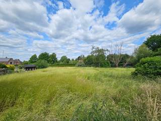 Ruim perceel bouwgrond voor open bebouwing gelegen aan het uiteinde van een rustige woonstraat. Het perceel maakt deel uit van een...