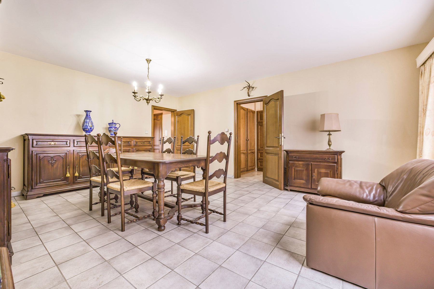 Goed gelegen appartement met 2 slaapkamers en garage - foto 5