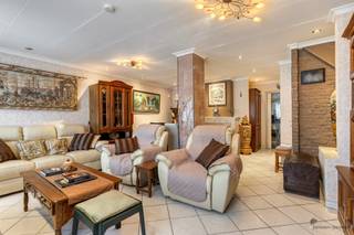 Charmant duplex appartement met 2 garages vlakbij het bruisende centrum van BoomWelkom in Boom een levendige gemeente, waar het heerlijk wonen is...