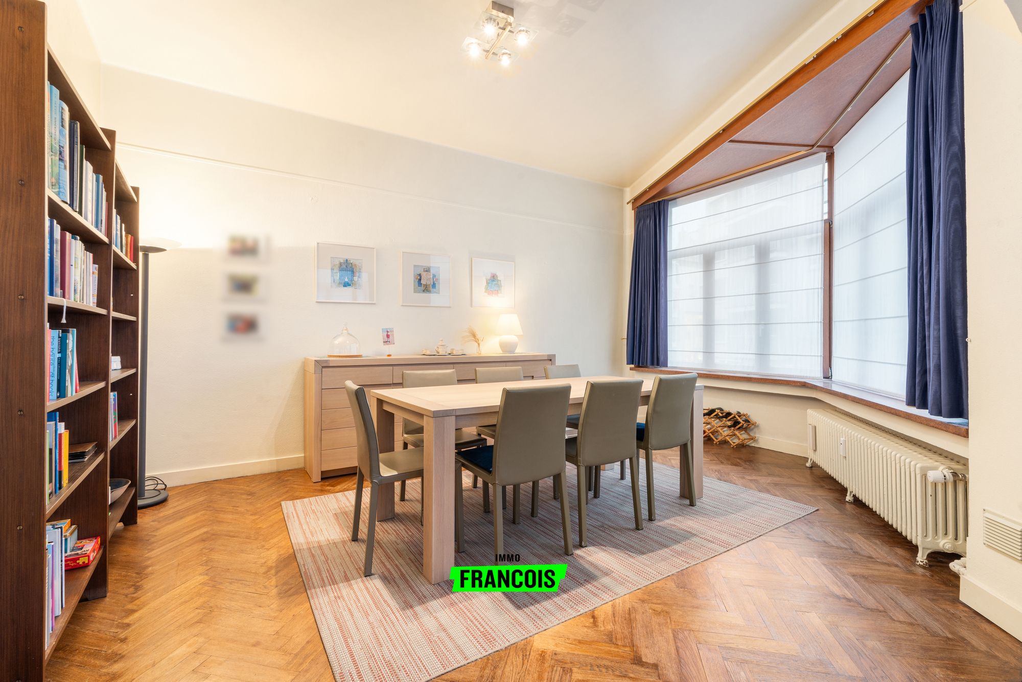 Riant tweeslaapkamer appartement pal in centrum Oostende (mogelijkheid aankoop autostaanplaats). - foto 2