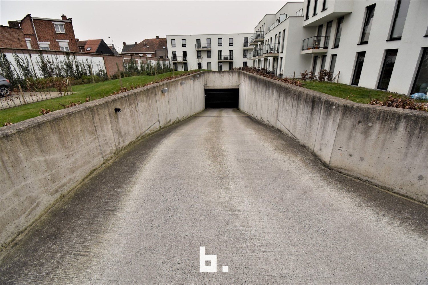 Inpandige autostaanplaatsen nabij het centrum - foto 4