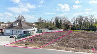 Deze ruime en rustig gelegen bouwgrond heeft een oppervlakte van 6a54 , is gelegen op de Weg naar de Grauwe Steen lot 1, en heeft als...