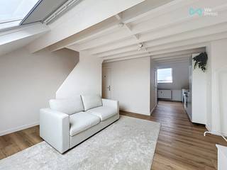 Informatie &amp; Bezoeken : bruxelles.ouest@weinvest.be of 02 315 77 22  -  Duplex appartement met 1 slaapkamer in Jette<br /><br />Dit bemeubelde duplexappartement is ideaal gelegen op wandelafstand van het station van Jette, in een levendige en praktische buurt, vlak bij alle voorzieningen, waaronder winkels, ziekenhuizen en het openbaar vervoer.<br /><br />Het appartement bevindt zich op de 3e verdieping van een gebouw zonder lift en bestaat uit een inkomhal, een leefruimte met open en volledig uitgeruste keuken, een badkamer met toilet en een slaapkamer op de bovenverdieping.<br /><br />Het appartement is momenteel verhuurd en is daardoor ideaal als eerste aankoop of als investering.<br /><br />Mobiliteit : Tram 19 en 51, bus 53 en 14 en het station van Jette.<br /><br />Een gezellig, lichtrijk en goed gelegen appartement dat u zeker moet ontdekken !<br /><br />Energieprestatiecertificaat (EPC) : G – CO₂-uitstoot: 132 kg/(m².jaar) – 685 kWhEP/(m².jaar).<br /><br />Ontdek al onze exclusieve panden op onze website : WWW.WEINVEST.BE