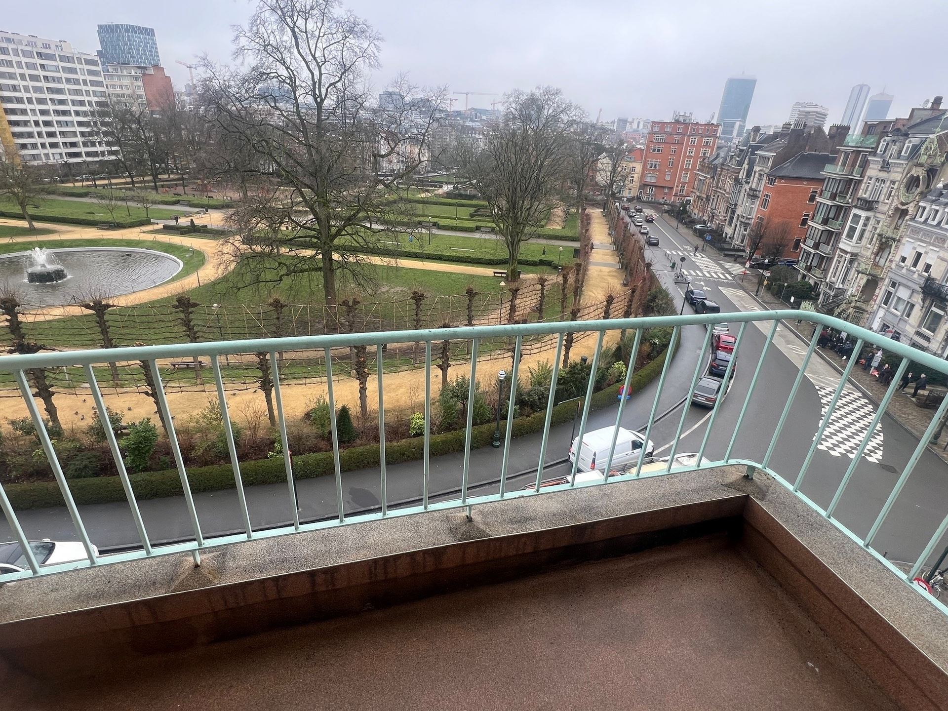 PRACHTIG APP MET 2 SLAAPKAMERS MET UITZICHT OP DE SQUARES - foto 2